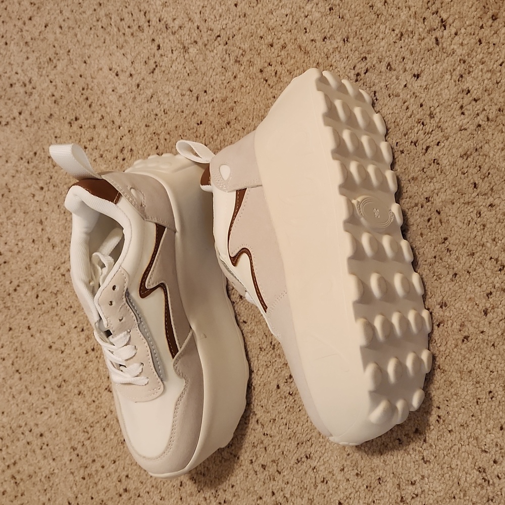 Shoes - Picture 4 of 5